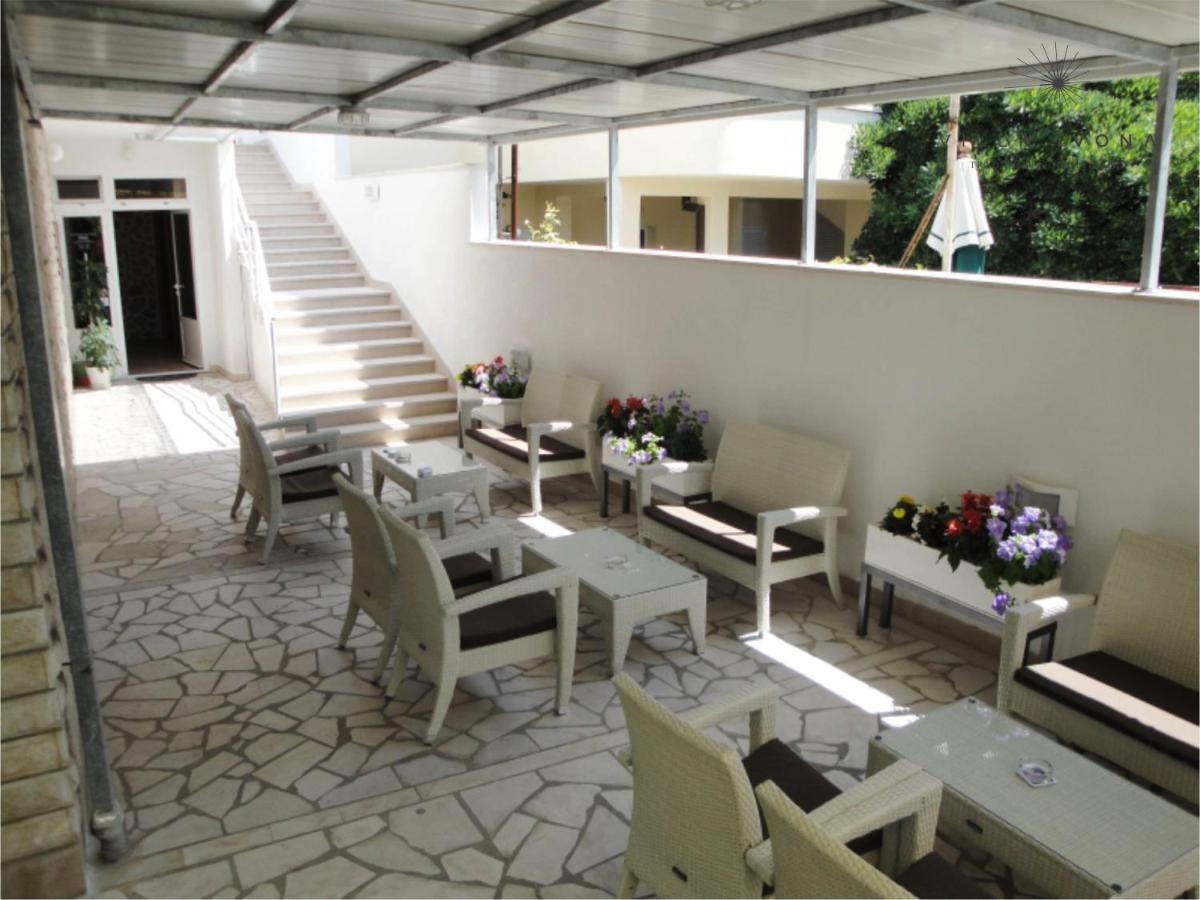 Bed And Breakfast Ivona Baška Voda Екстериор снимка