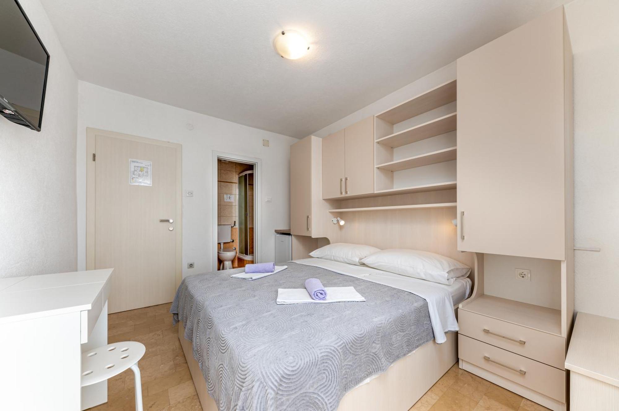 Bed And Breakfast Ivona Baška Voda Стая снимка