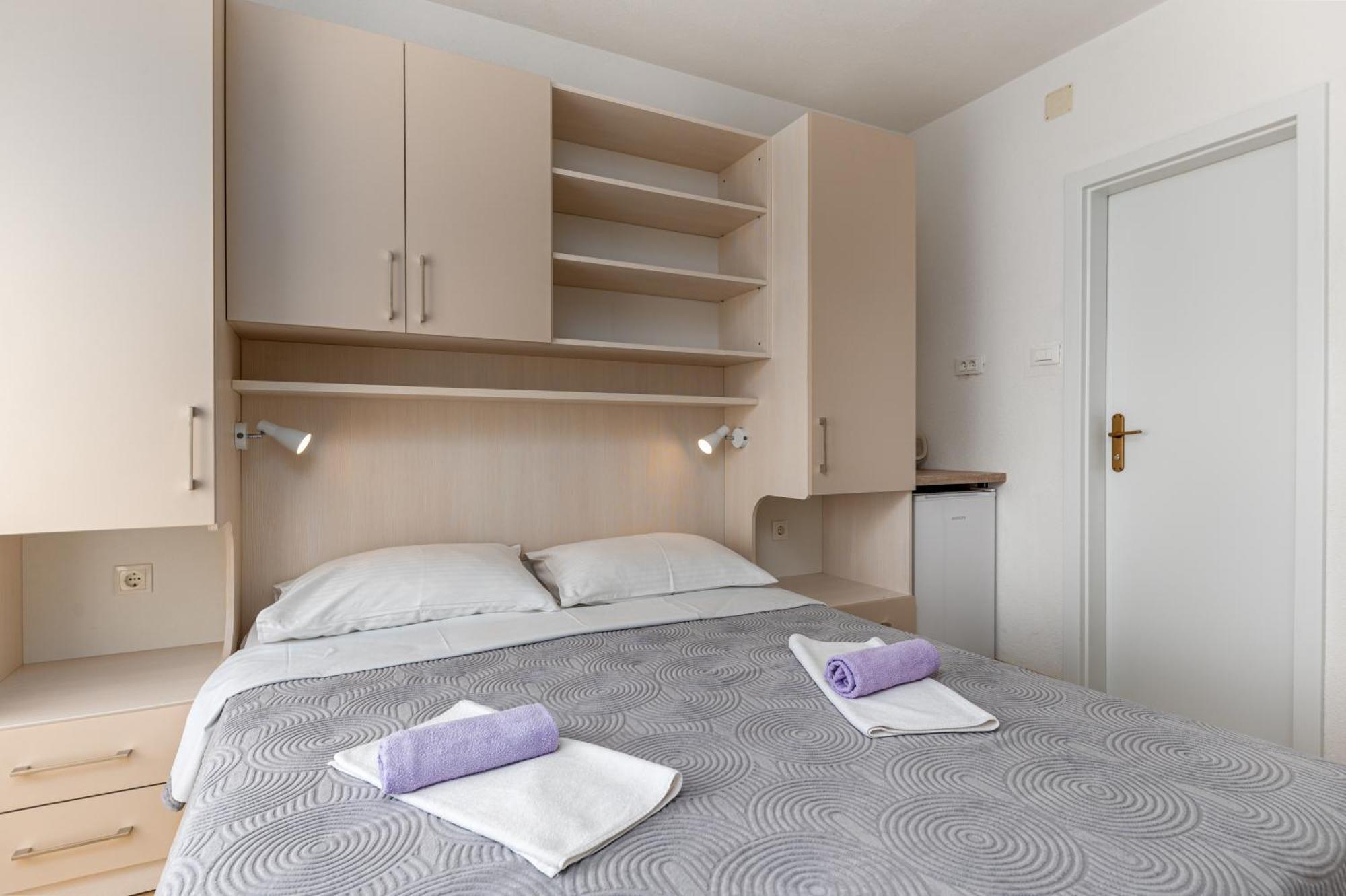 Bed And Breakfast Ivona Baška Voda Стая снимка