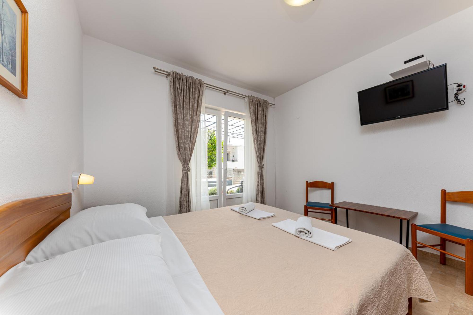 Bed And Breakfast Ivona Baška Voda Екстериор снимка