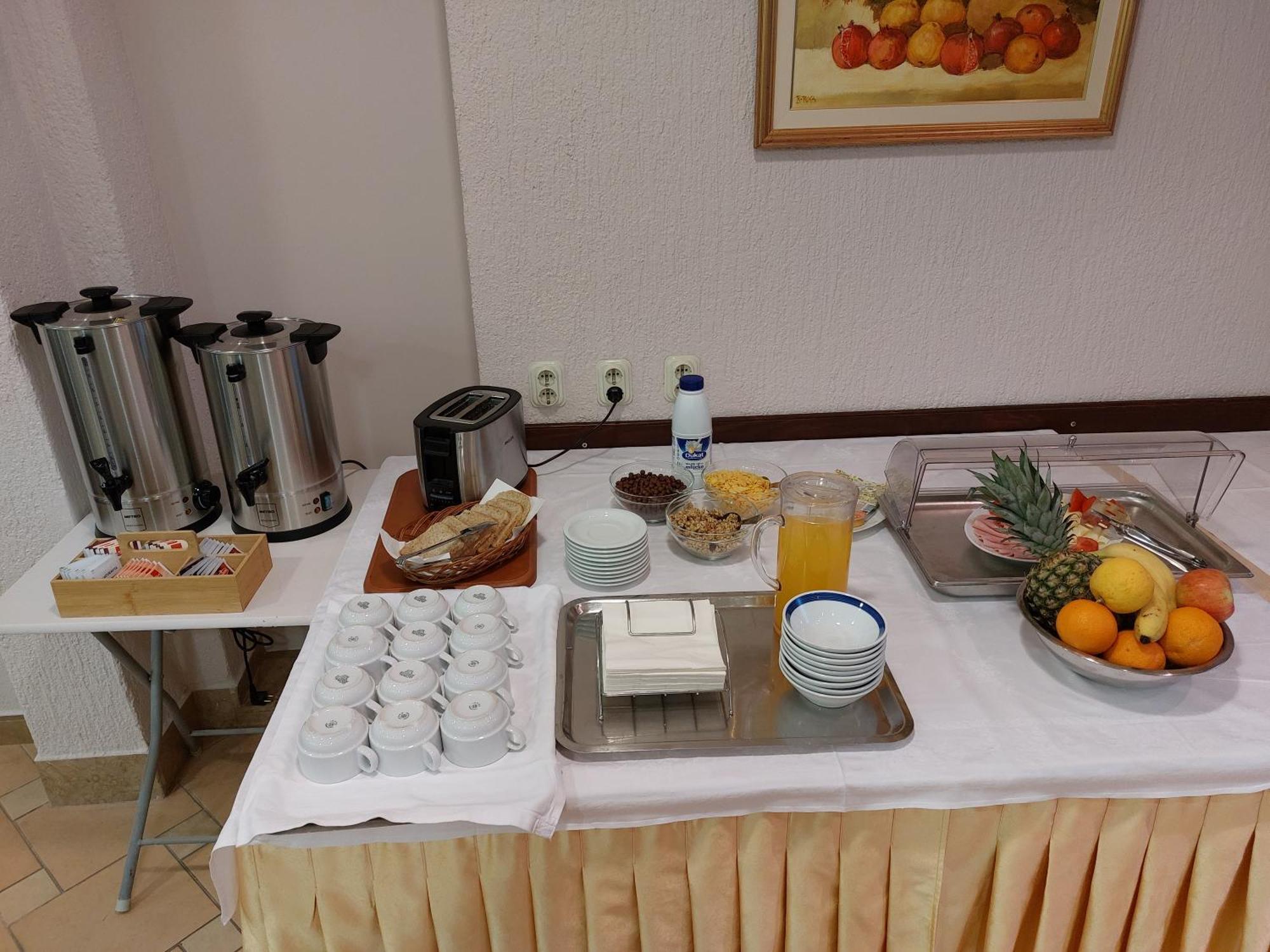 Bed And Breakfast Ivona Baška Voda Екстериор снимка