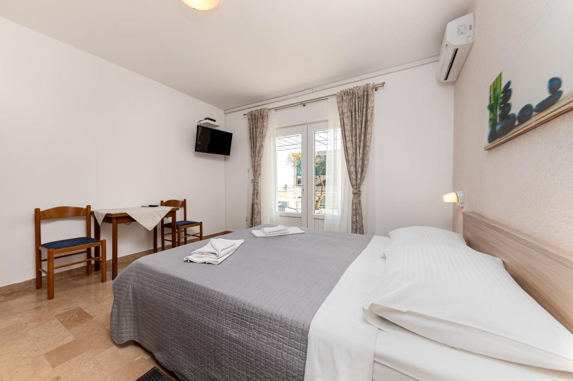 Bed And Breakfast Ivona Baška Voda Стая снимка